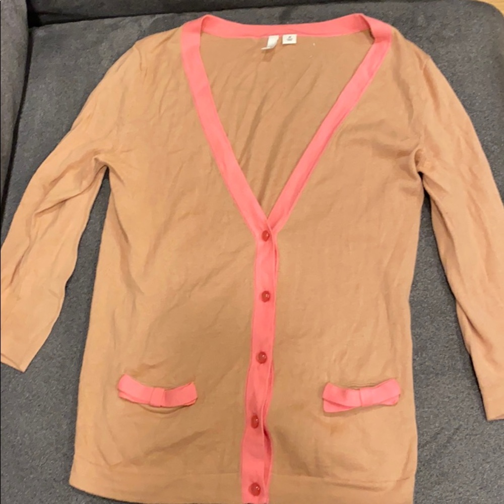 Cardigan with bows on pockets